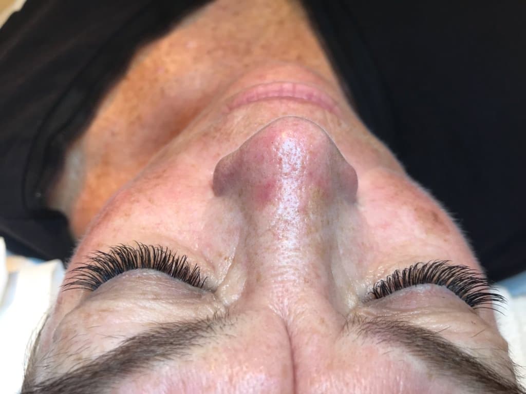 Symmetrical eyelash extensions on both eyes